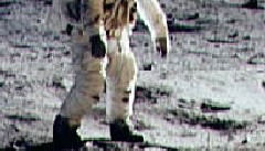 Line through Aldrin's knees (15960 bytes)