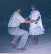 Cesar bailando con Nananu
