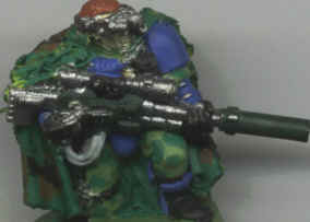 Space Marine scout w/needle rifle.jpg (31453 bytes)