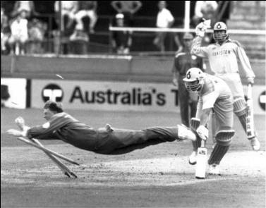 Jonty runs out Inzamam in 1992 World Cup