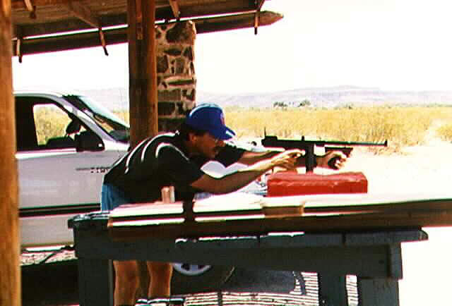 Lunatic_with_Thompson_submachine_gun