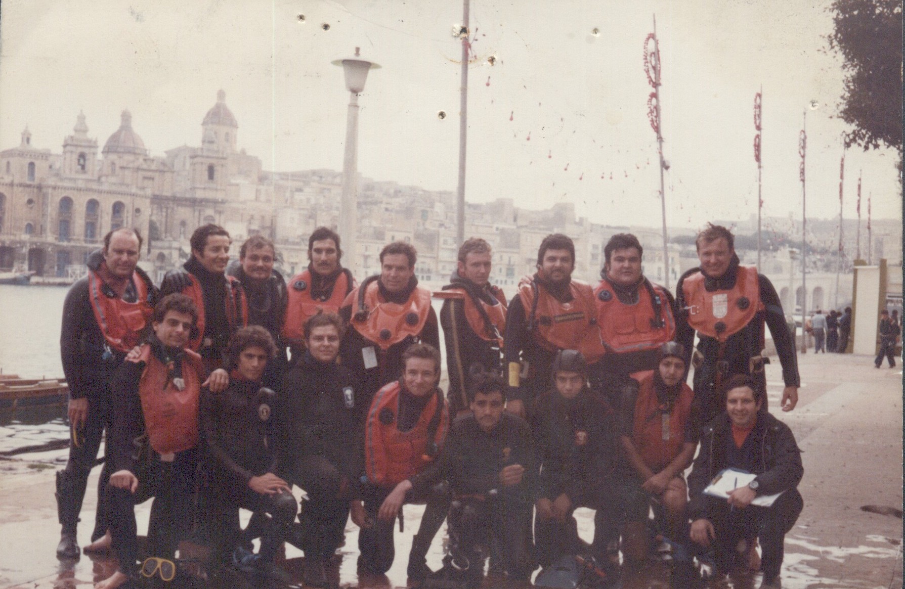 CSAC club members prior to diving Kalakara wreck on the 13th December 1979. Click here for more pics of 70-80s members in action.