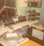 radiostudio2bykumm.jpg

53.21 KB 
465 x 480 
5/2/2002
