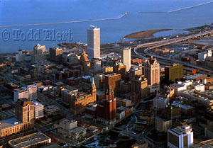 Zonyx Report Todd Elert Photo:  Milwaukee & Lake Michigan [Click for More Photos]