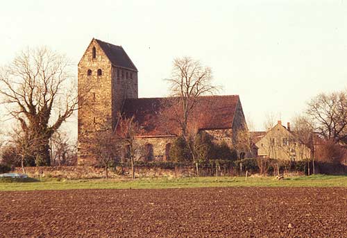 Die Elisabethkirche Zeddenick von der Bundesstrasse aus gesehen