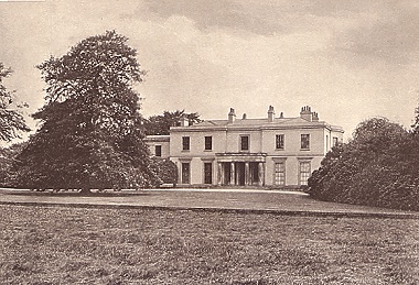 The Mansion House in 1905 ---the tree on the left was destroyed by lightning in 1995
